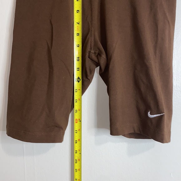 🎱Brown Nike Tight Fit Mid Rise Short Length biker shorts! - Picture 7 of 10
